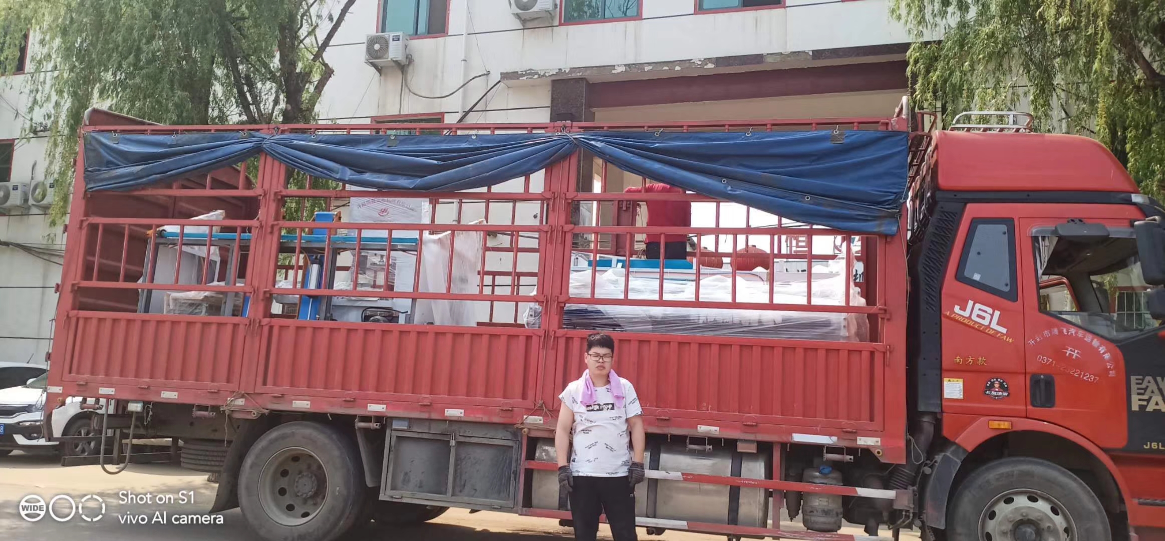 湖北恩施全自動衛(wèi)生紙復(fù)卷機發(fā)貨