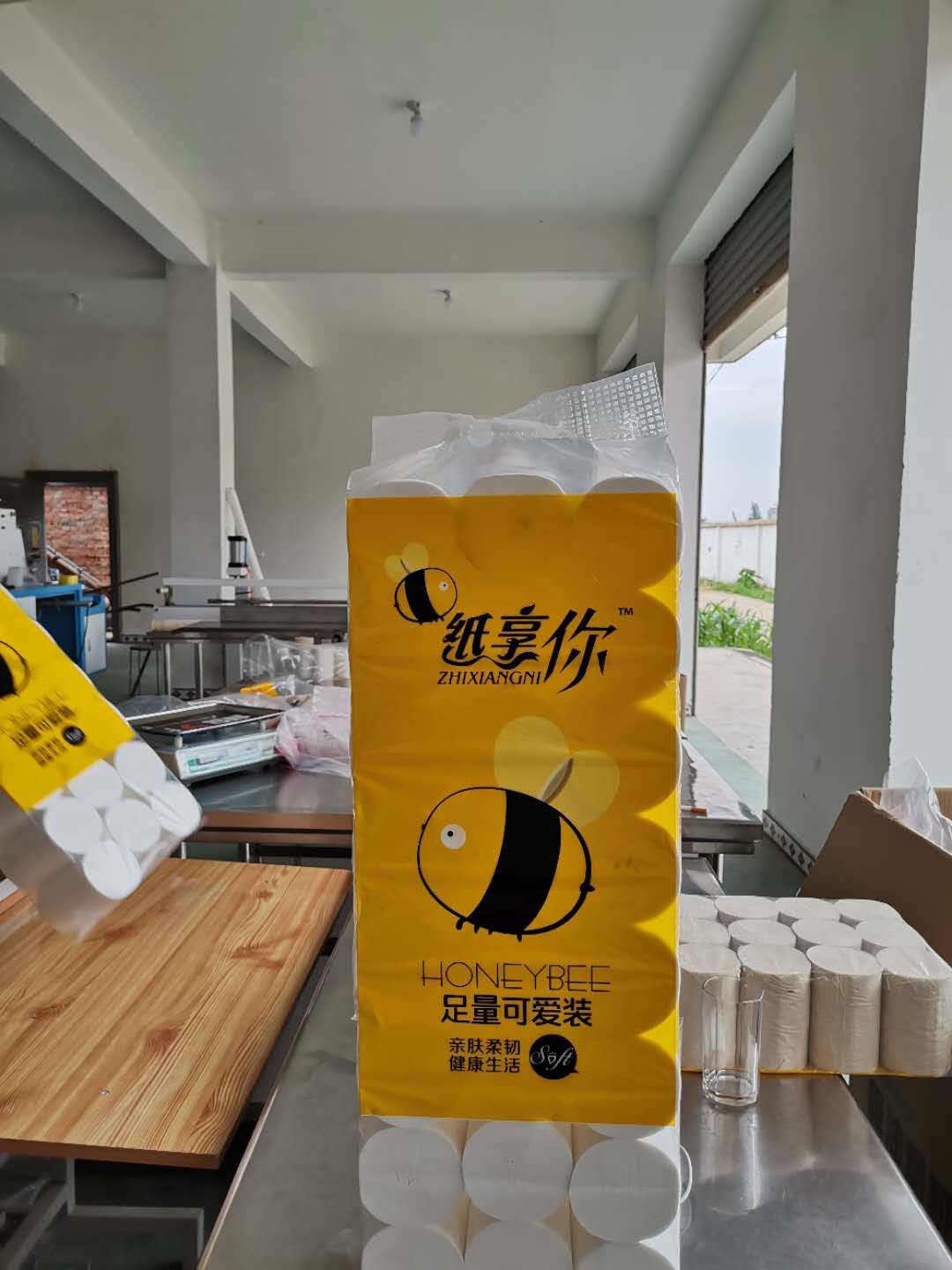 安徽臨泉多功能1880型號(hào)衛(wèi)生紙復(fù)卷機(jī)安裝調(diào)試完畢